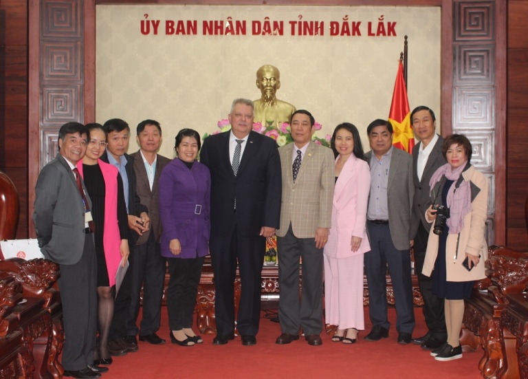 Tổng lãnh sự Liên bang Nga tại Tp. Hồ Chí Minh chào xã giao lãnh đạo UBND tỉnh